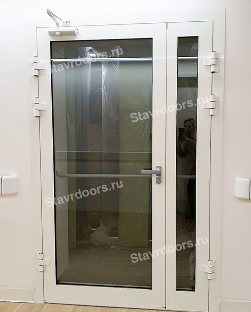 Алюминиевые противопожарные остекленные двупольные двери EIW-60