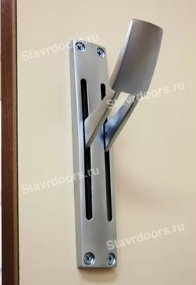 Двери для больничных палат и кабинетов в металлической  коробке с покрытием НPL и CPL